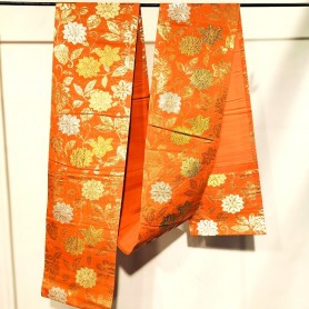 Obi giapponese in seta arancione con decorazione floreale oro argento